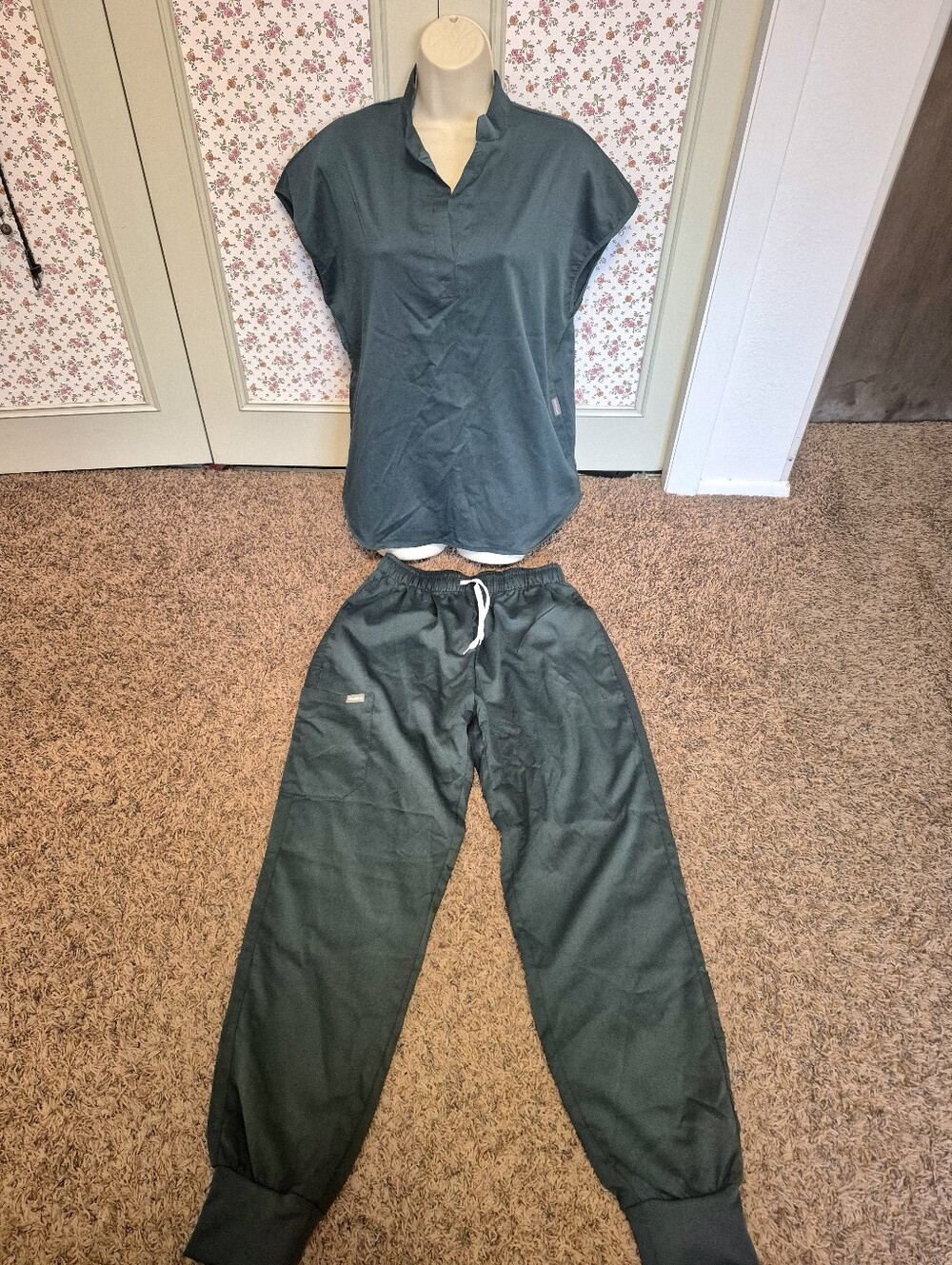 NiaaHinn Dark Green Scrub Set/Outfit Size L